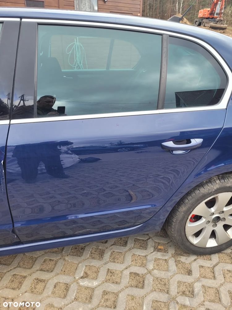 DRZWI PRAWE LEWE HB  skoda superb II W kolor 4711