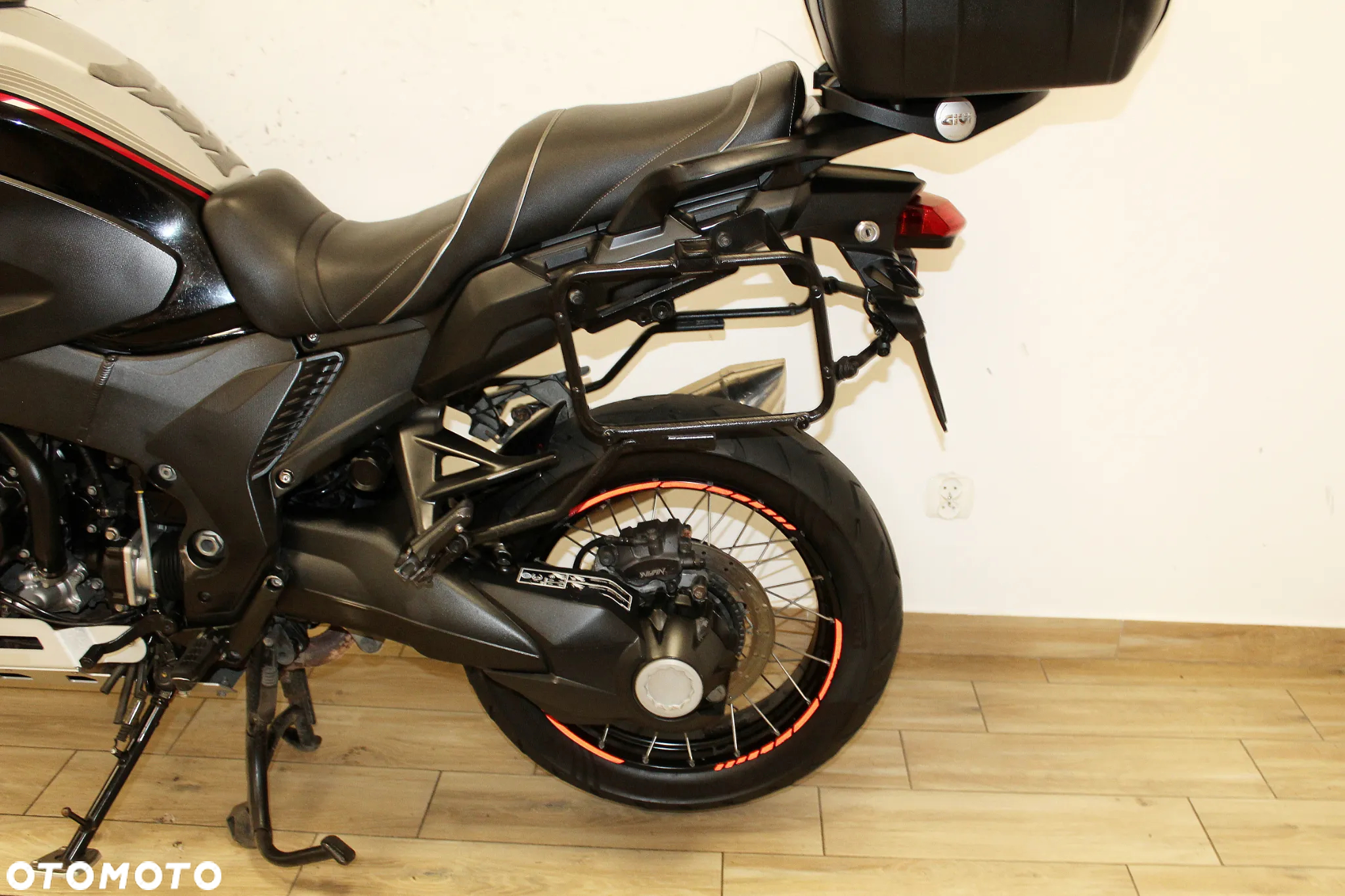 Honda VFR - 13