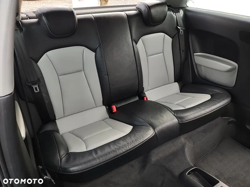 Audi A1 3-drzwiowe 1.2 TFSI S line Sportpaket - 38