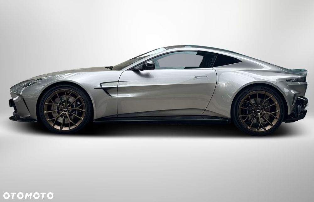 Aston Martin Vantage - 6