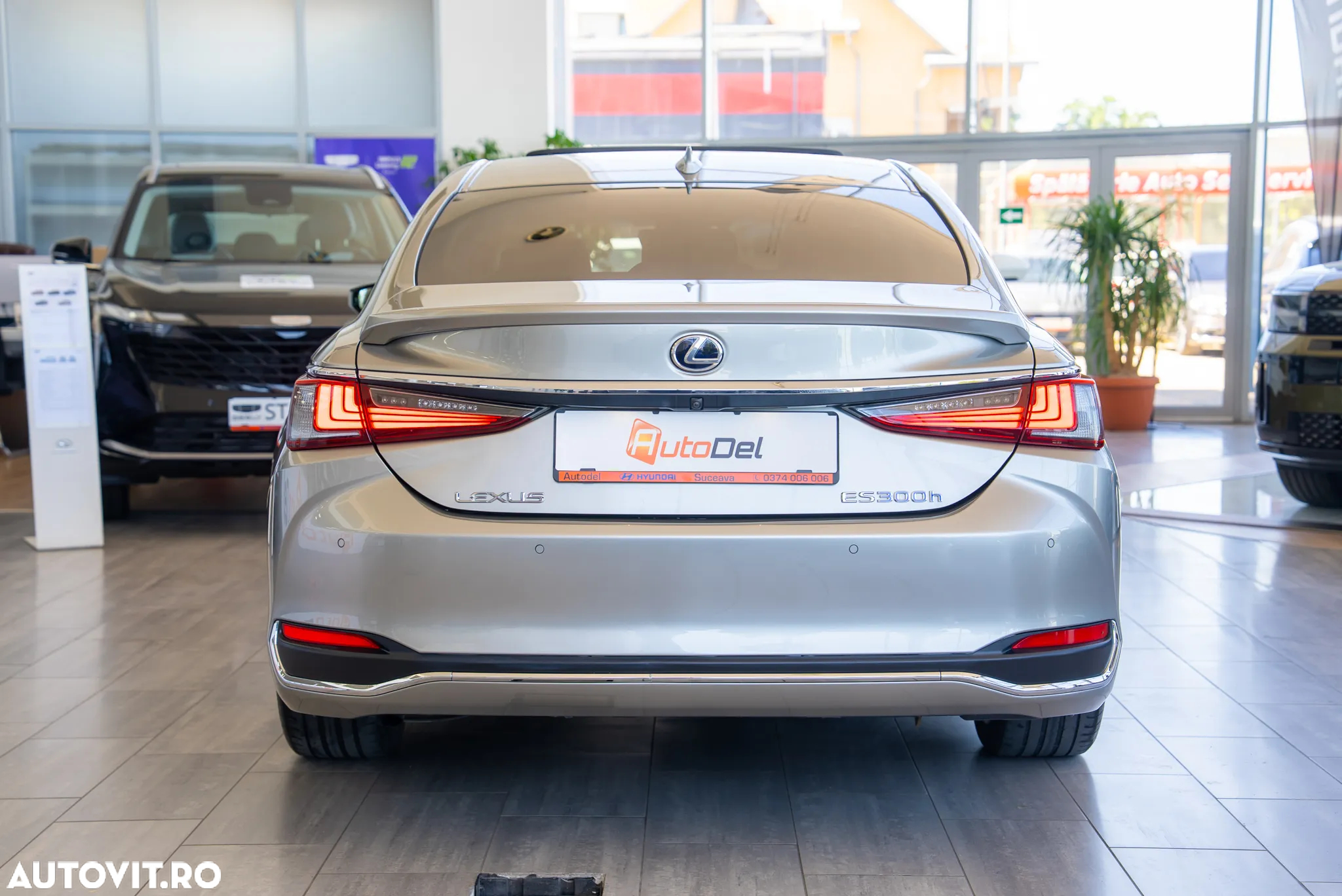 Lexus Seria ES 300h 2.5 TNGA HV 25H- 4X2 CVT Executive - 12