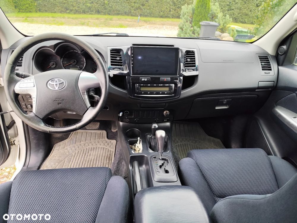 Toyota Hilux 3.0 D-4D SR5-X - 11
