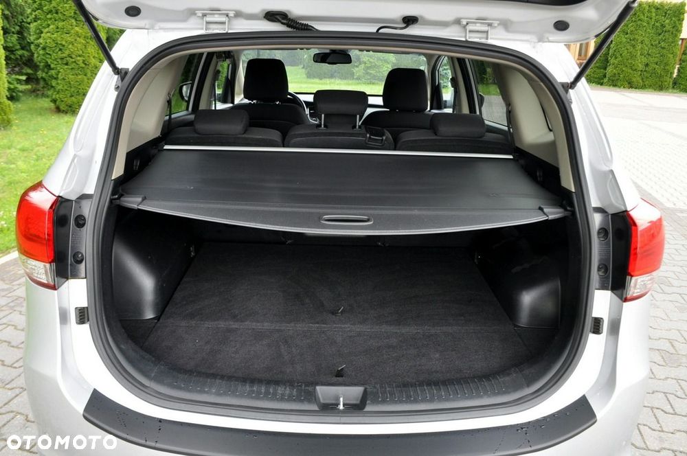 Kia Carens - 38