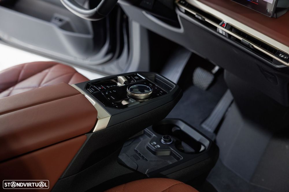 BMW iX xDrive 50 Pack Desportivo - 16