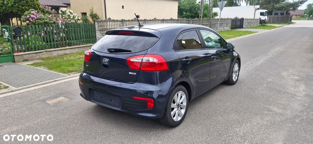 Kia Rio 1.4 CRDI Fifa World Cup Edition - 3