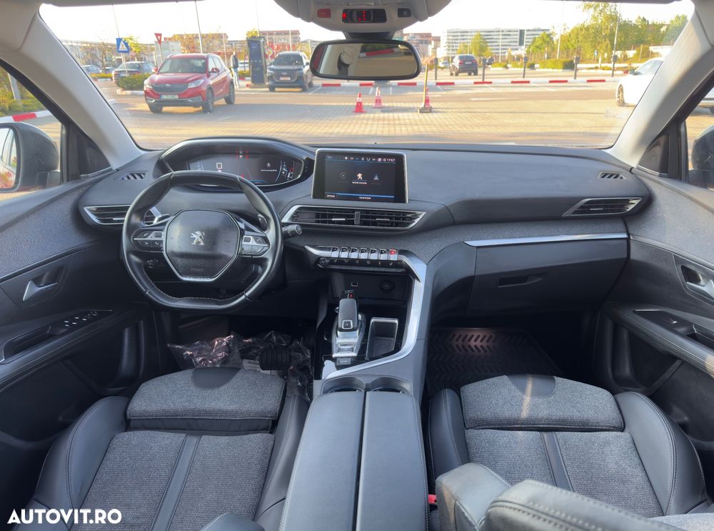 Peugeot 3008 1.2 PureTech Turbo S&S EAT8 Allure - 32