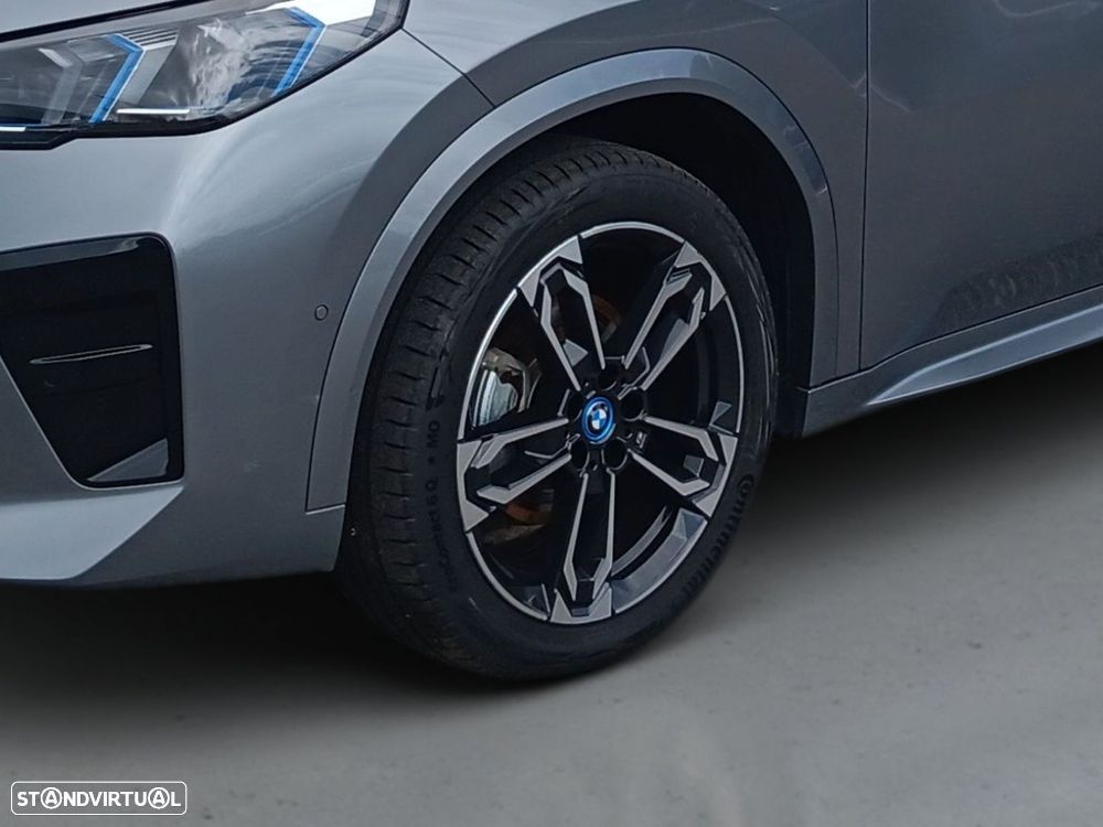 BMW iX2 eDrive20 Pack Desportivo M - 4