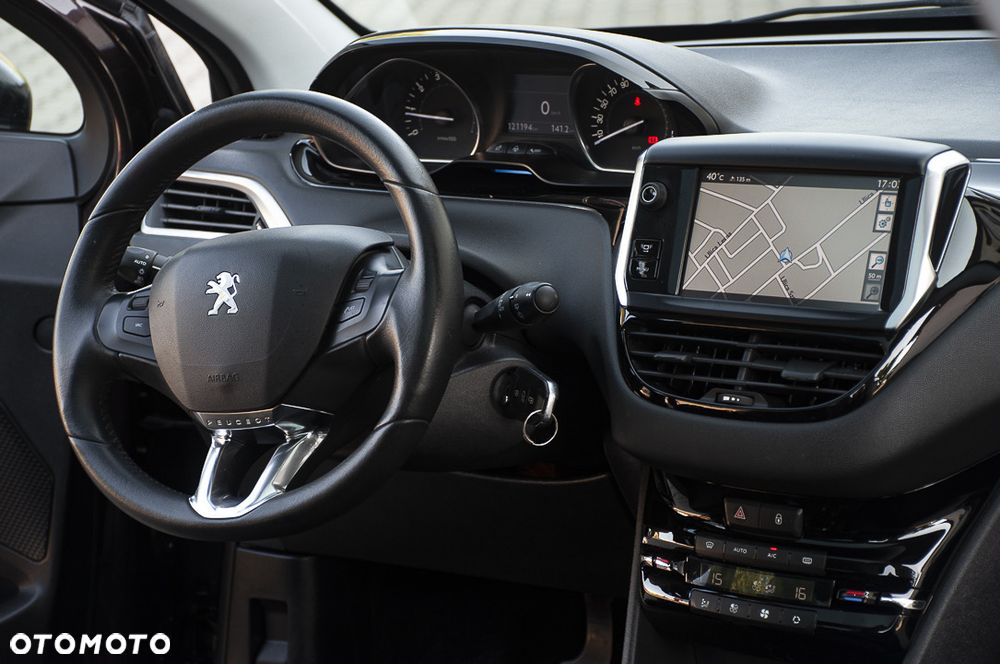 Peugeot 208 120 VTI Intuitive - 33