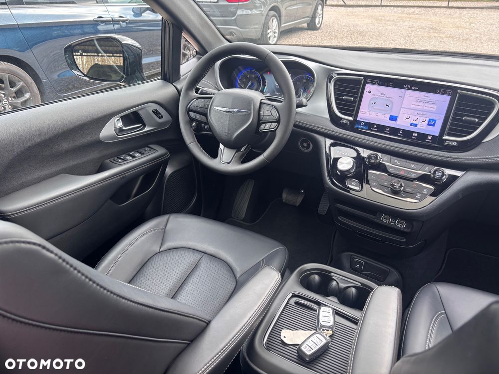 Chrysler Pacifica - 24