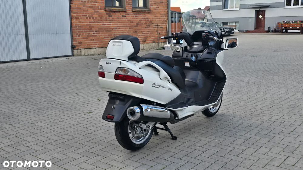 Suzuki Burgman - 9