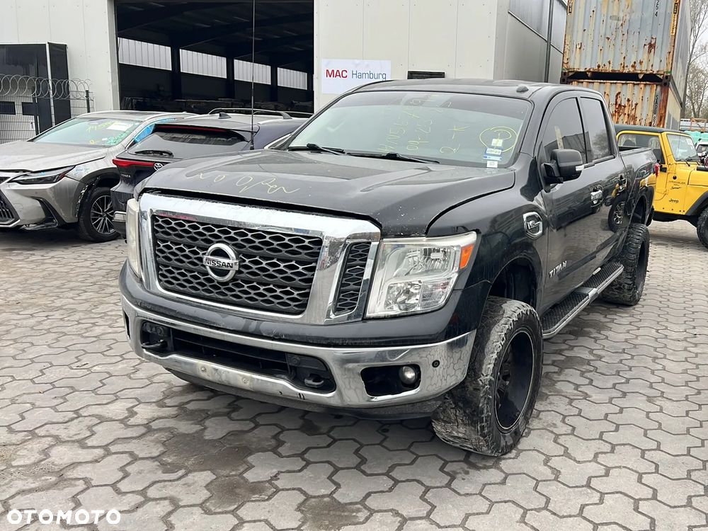 Nissan Titan - 2