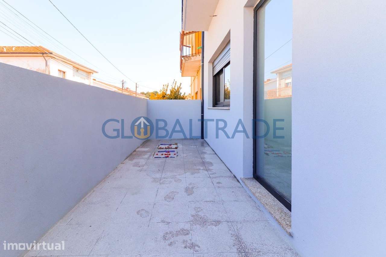 Andar de Moradia T3 Renovado com Terraço em São Cosme - Grande imagem: 3/60