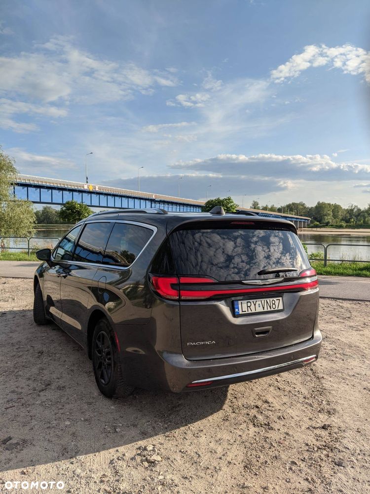 Chrysler Pacifica - 2