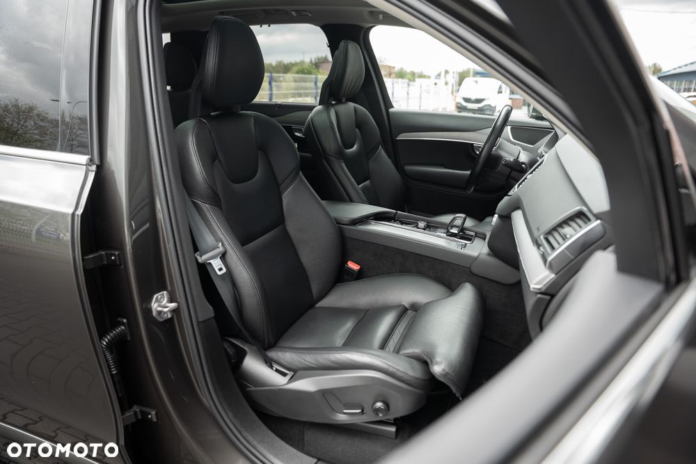 Volvo XC 90 B5 D AWD Geartronic Momentum - 25