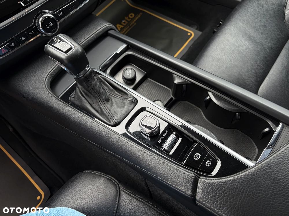Volvo V90 D4 Geartronic Momentum Pro - 31