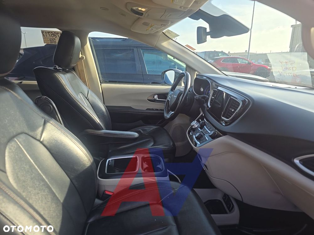 Chrysler Pacifica - 18