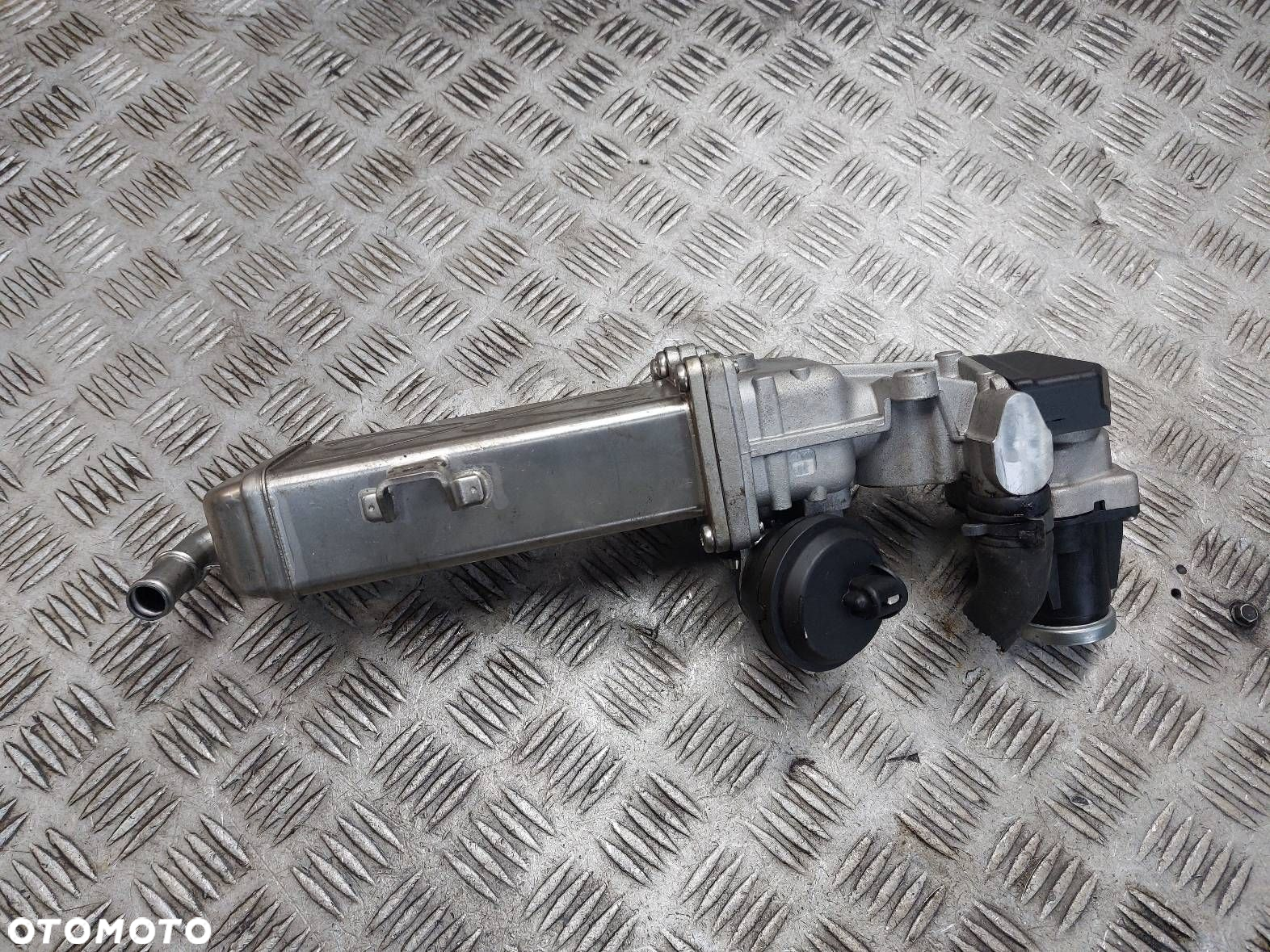ZAWÓR EGR CHŁODNICZKA AUDI A3 8P 2.0 TDI CFFB - 5