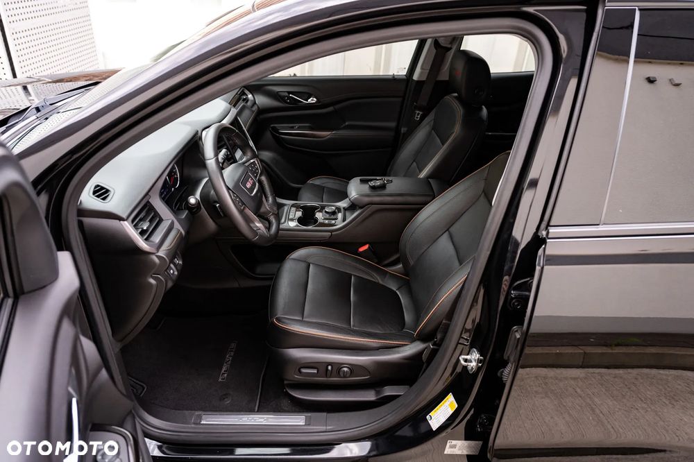 GMC Acadia - 12