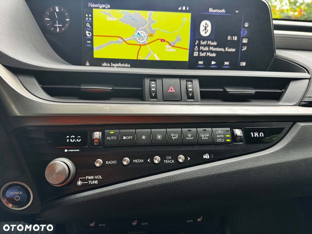 Lexus ES 300h F Sport - 24