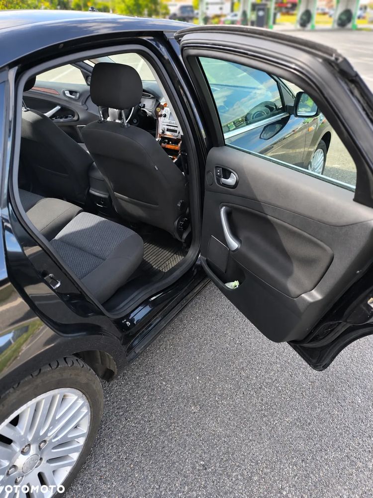 Ford Mondeo 2.0 TDCi Ghia - 12