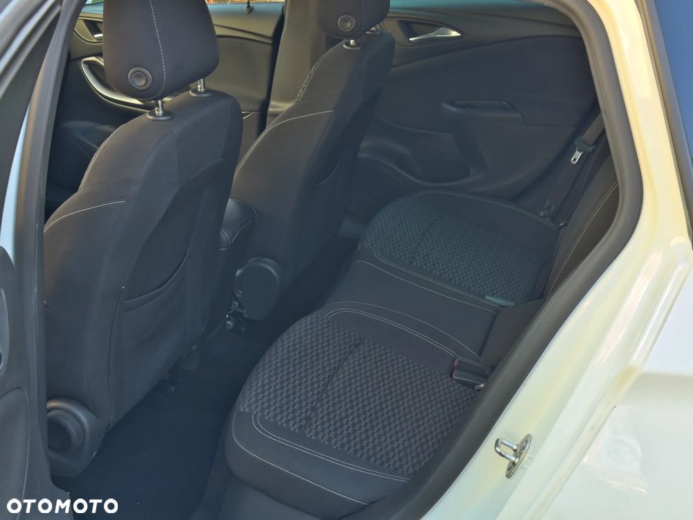 Opel Astra 1.6 CDTI Dynamic S&S - 30