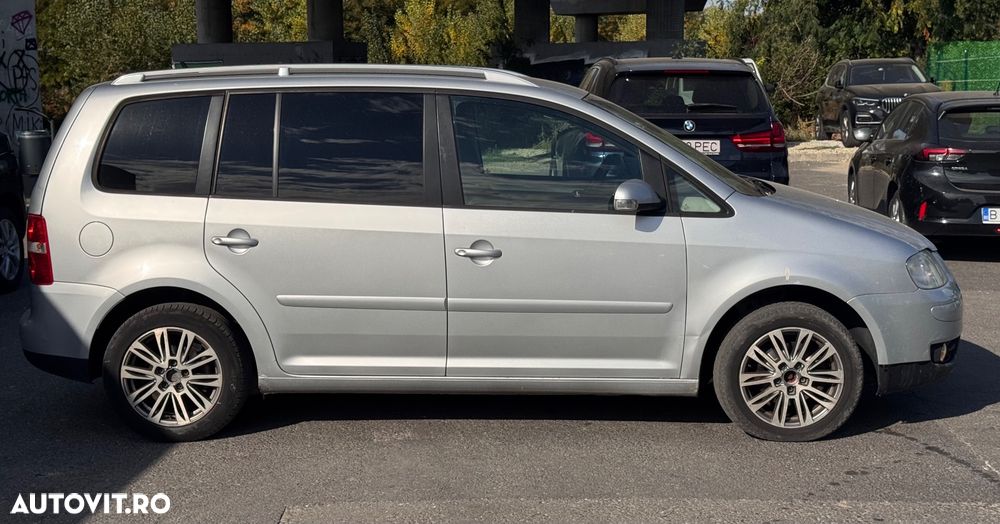 Volkswagen Touran - 6