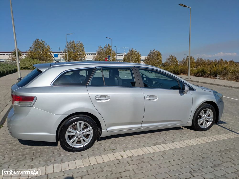 Toyota Avensis SW 2.0 D-4D Premium Sport+GPS - 3