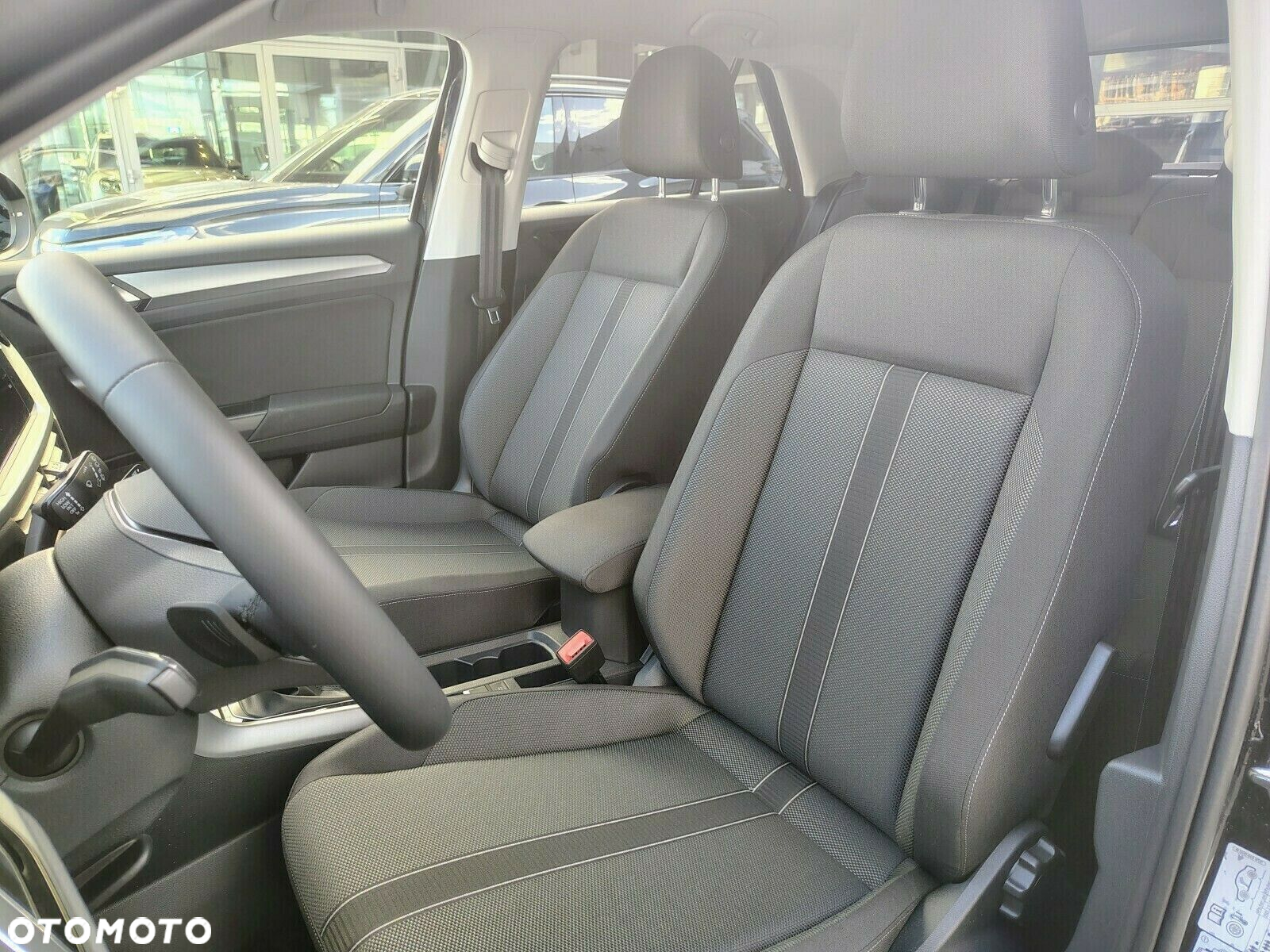 Volkswagen T-Roc - 16