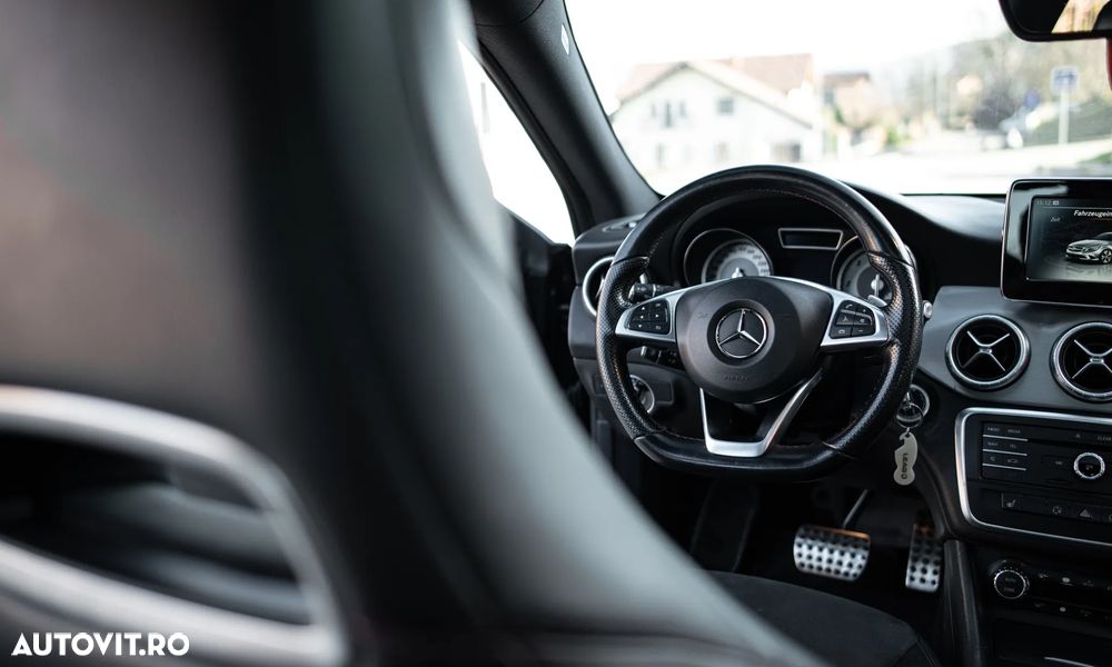 Mercedes-Benz CLA 220 d 4Matic 7G-DCT AMG Line - 11