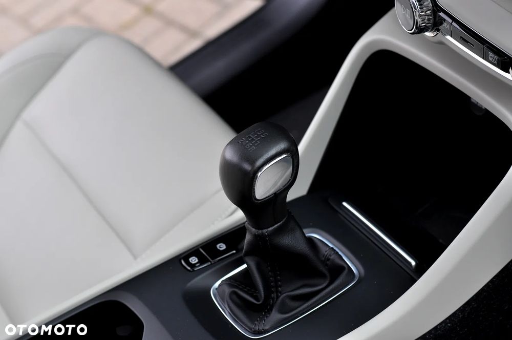 Volvo XC 40 T3 R-Design - 23
