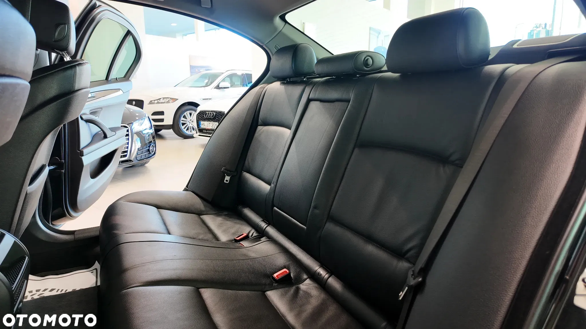 BMW Seria 5 523i - 32