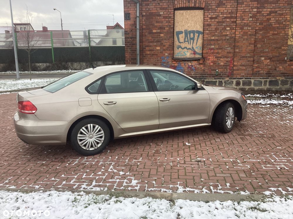 Volkswagen Passat - 4