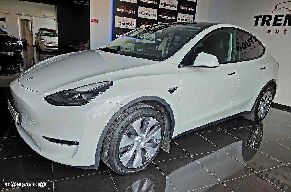 Tesla Model Y Long Range Dual Motor AWD - 3