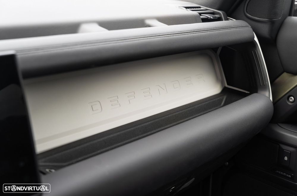 Land Rover Defender 3.0 D250 130 AWD X-Dynamic HSE - 24