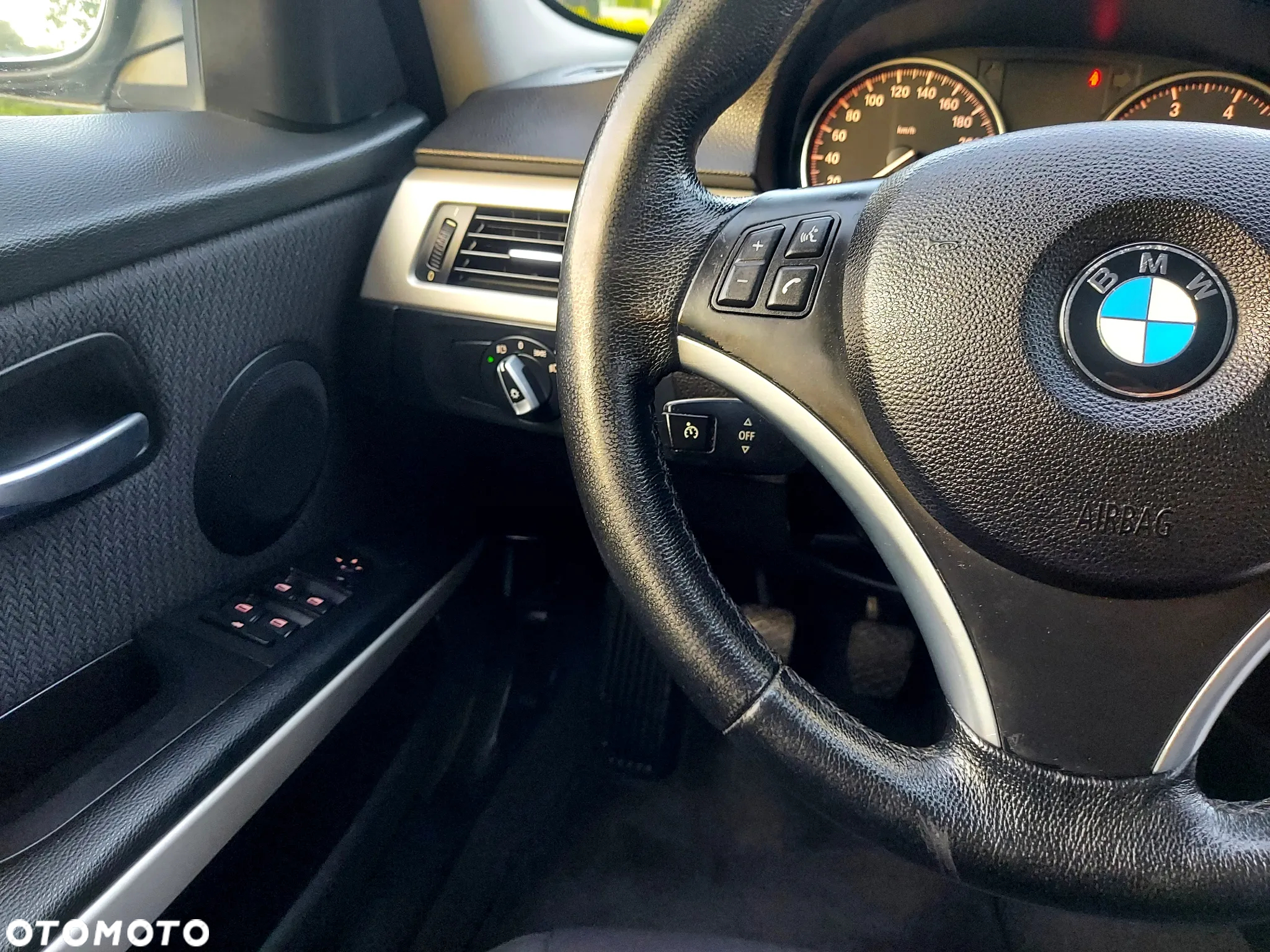 BMW Seria 3 318i - 27