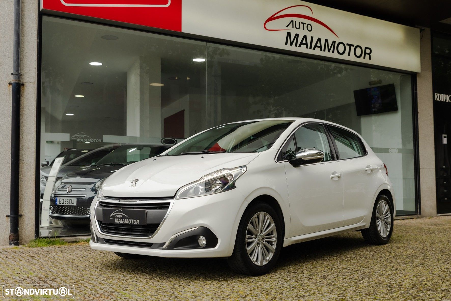 Peugeot 208 1.2 PureTech Allure - 1