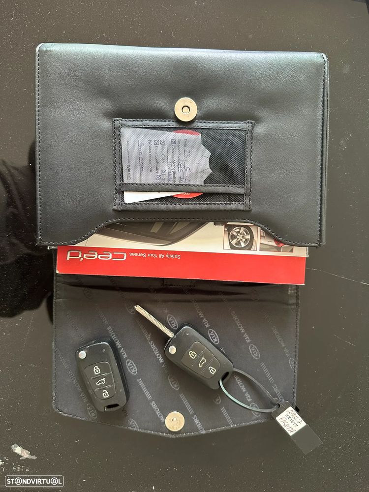 Kia Ceed S Coupé 1.6 CRDi TX - 38