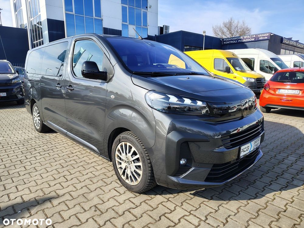 Peugeot Traveller - 1