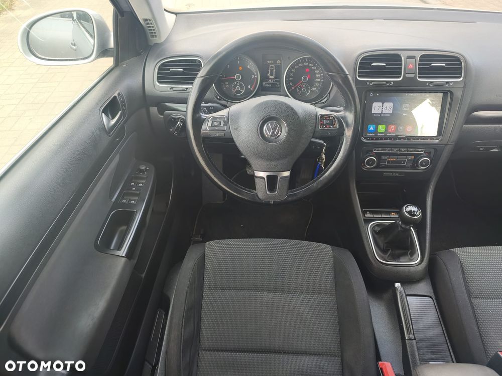 Volkswagen Golf 1.6 TDI DPF Highline - 16