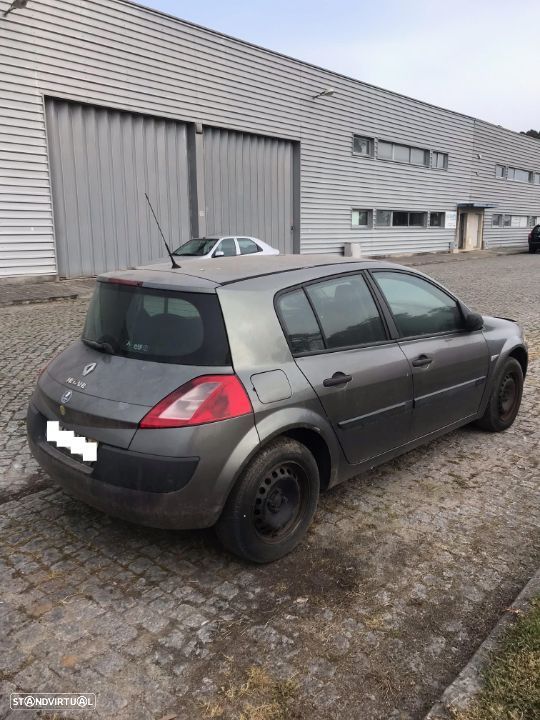 Renault Megane II 1.5 DCi 101cv 5P 2004 - Para Peças - 9