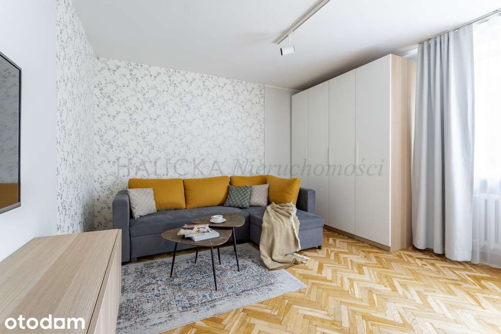Niezależne pokoje, balkon z widokiem na zieleń