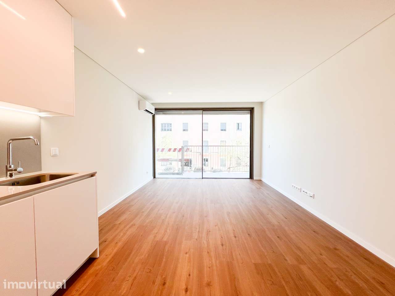 Apartamento T2 Novo c/ Varanda e Lugar de Garagem -Oliveira do Douro - Grande imagem: 4/13