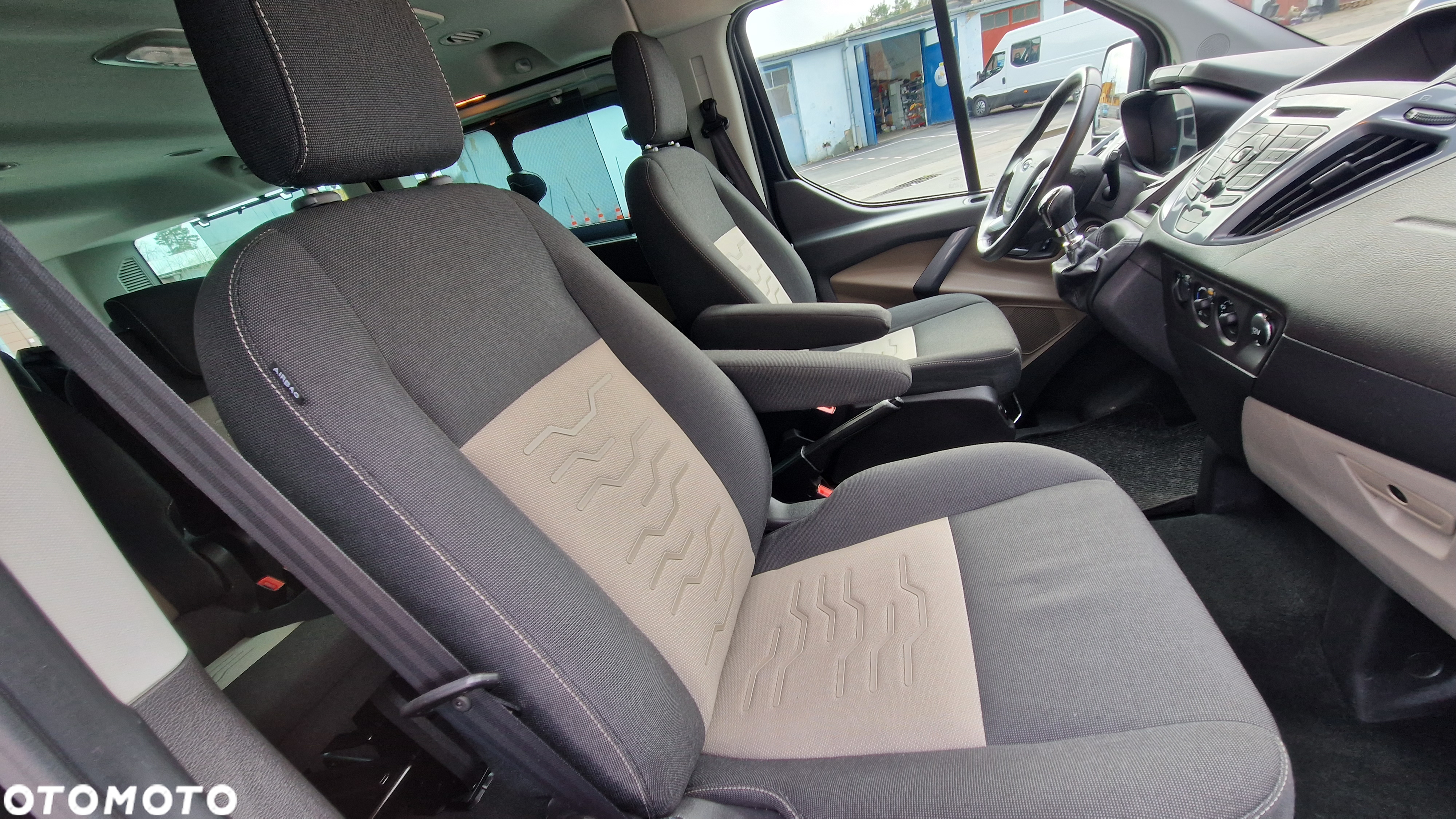 Ford Tourneo Custom 2.0 EcoBlue L2 Shuttle Bus Titanium - 26