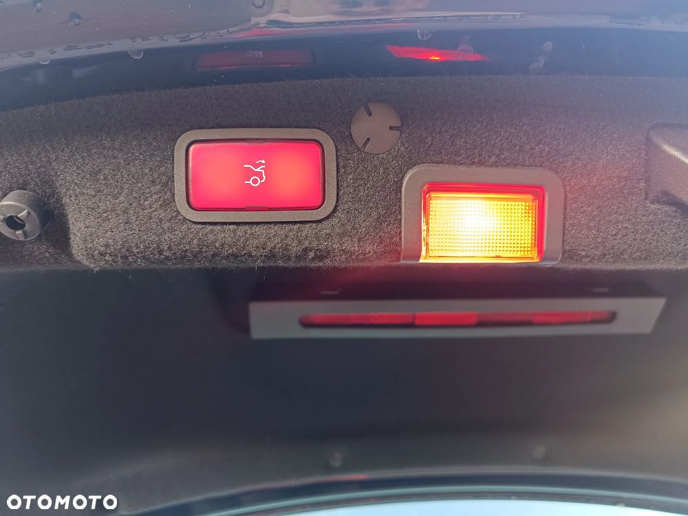 Mercedes-Benz Klasa C 180 7G-TRONIC Exclusive - 29