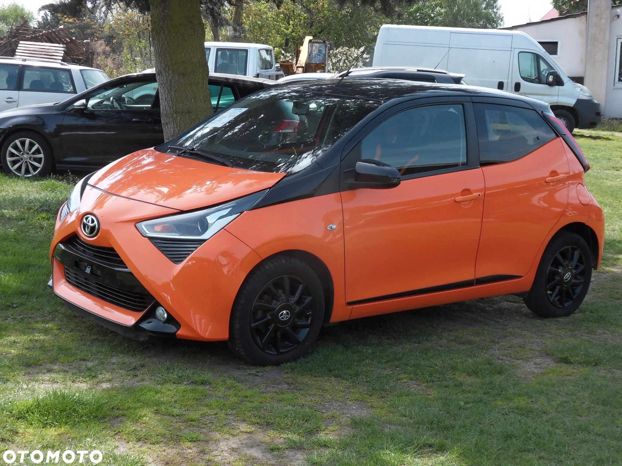 Toyota Aygo x-play connect - 1