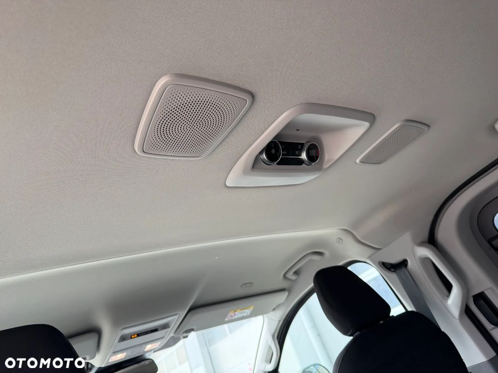 Volkswagen Caravelle - 11