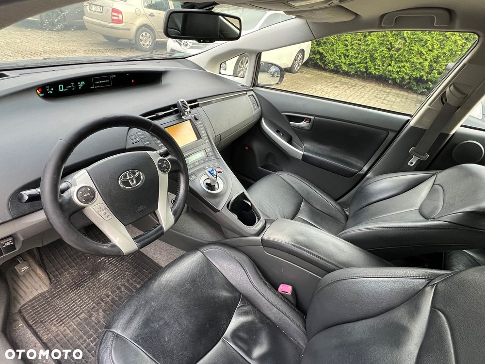 Toyota Prius 1.8 HSD Premium - 11