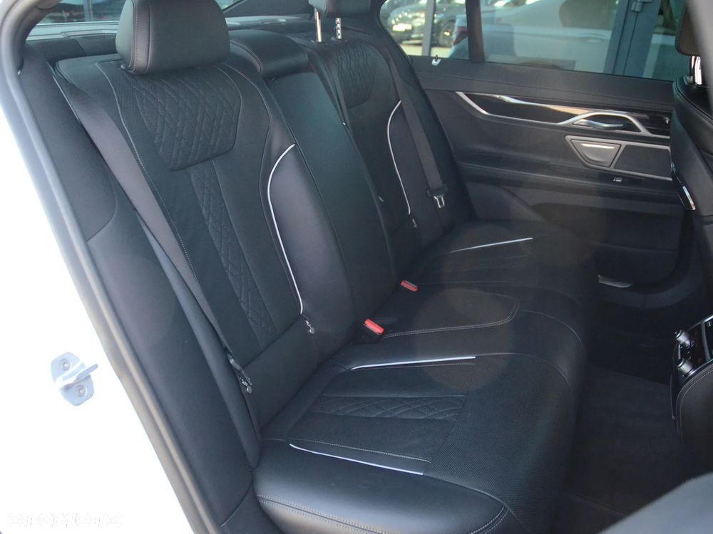 BMW Seria 7 - 34
