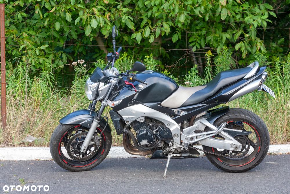 Suzuki GSR - 4