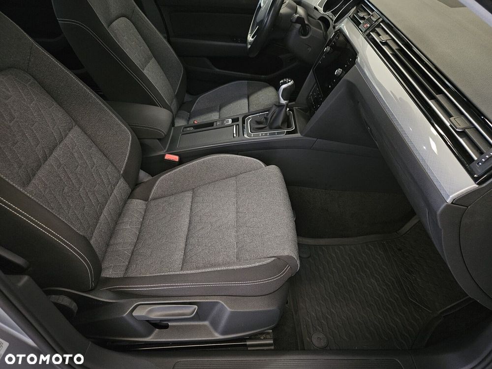 Volkswagen Passat - 9